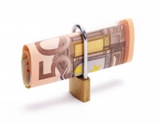 Se rinuncio all’eredità di mio marito, deceduto quando ancora lavorava, perdo il diritto a riscuotere il TFR fino a oggi maturato?